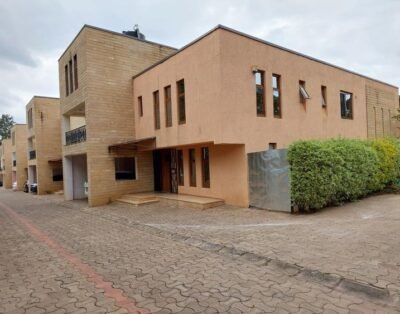 5 Bedroom Villa with En Suite in Lavington