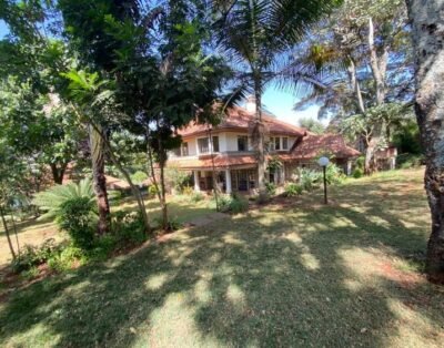 5 Bedroom Villa For Rent in Rosslyn